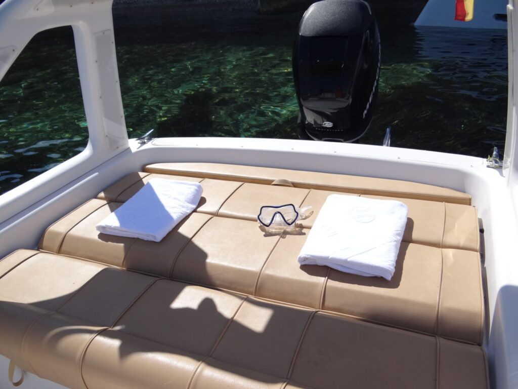 Location de bateau sacs 25 dream luxe à Ibiza (4)