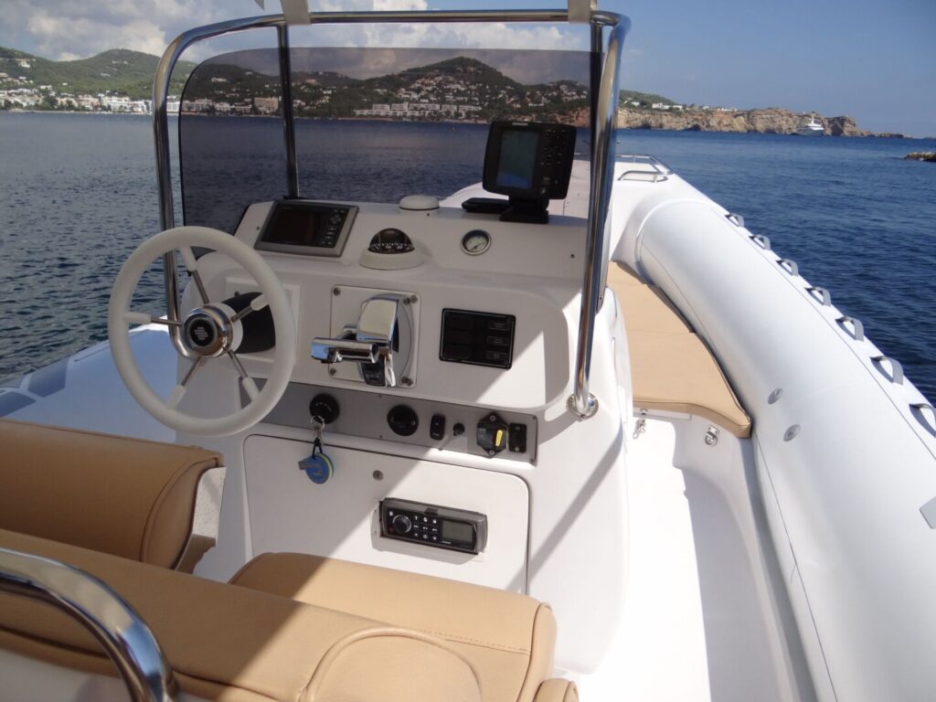 Location de bateau sacs 25 dream luxe à Ibiza (5)