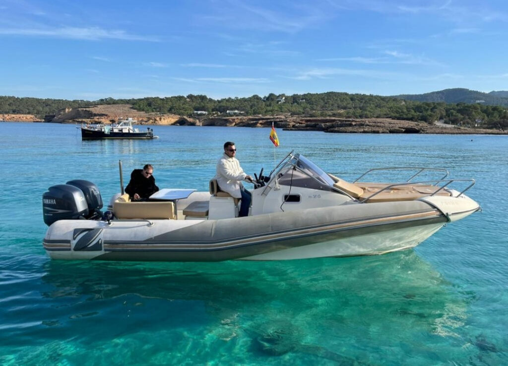 BOAT CHARTER IN ZODIAC NZO 700 4 HOURS