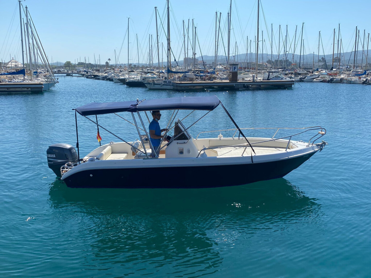 Location bateau Ibiza motora Freestyle 21 au port