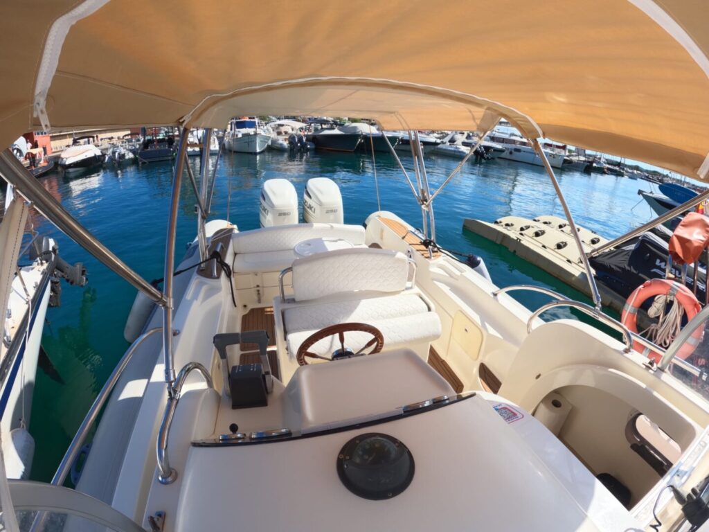 location-bateau-capelli-tempest-900-4-heures-9