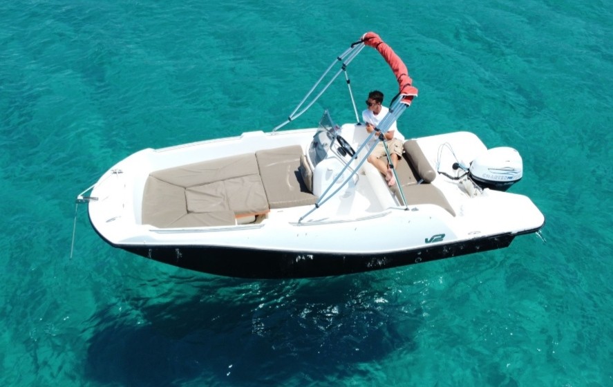 No license boat Ibiza rental for 6 people with included fuel