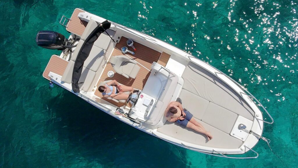 Location de bateau à Ibiza pour 4 heures, Quicksilver 675.