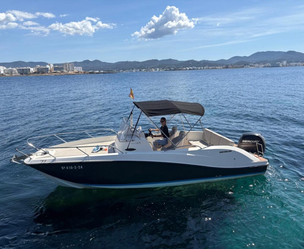 Location-bateau-ibiza-quicksilver-675-4-heures